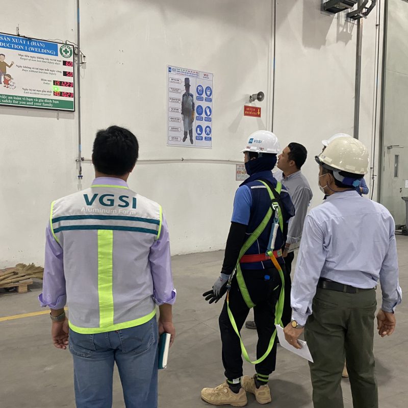 Improving workplace environment and labor safety: VGSI Al-Form invites safety experts of GS Group from Korea to inspect work conditions at Vietnam factory